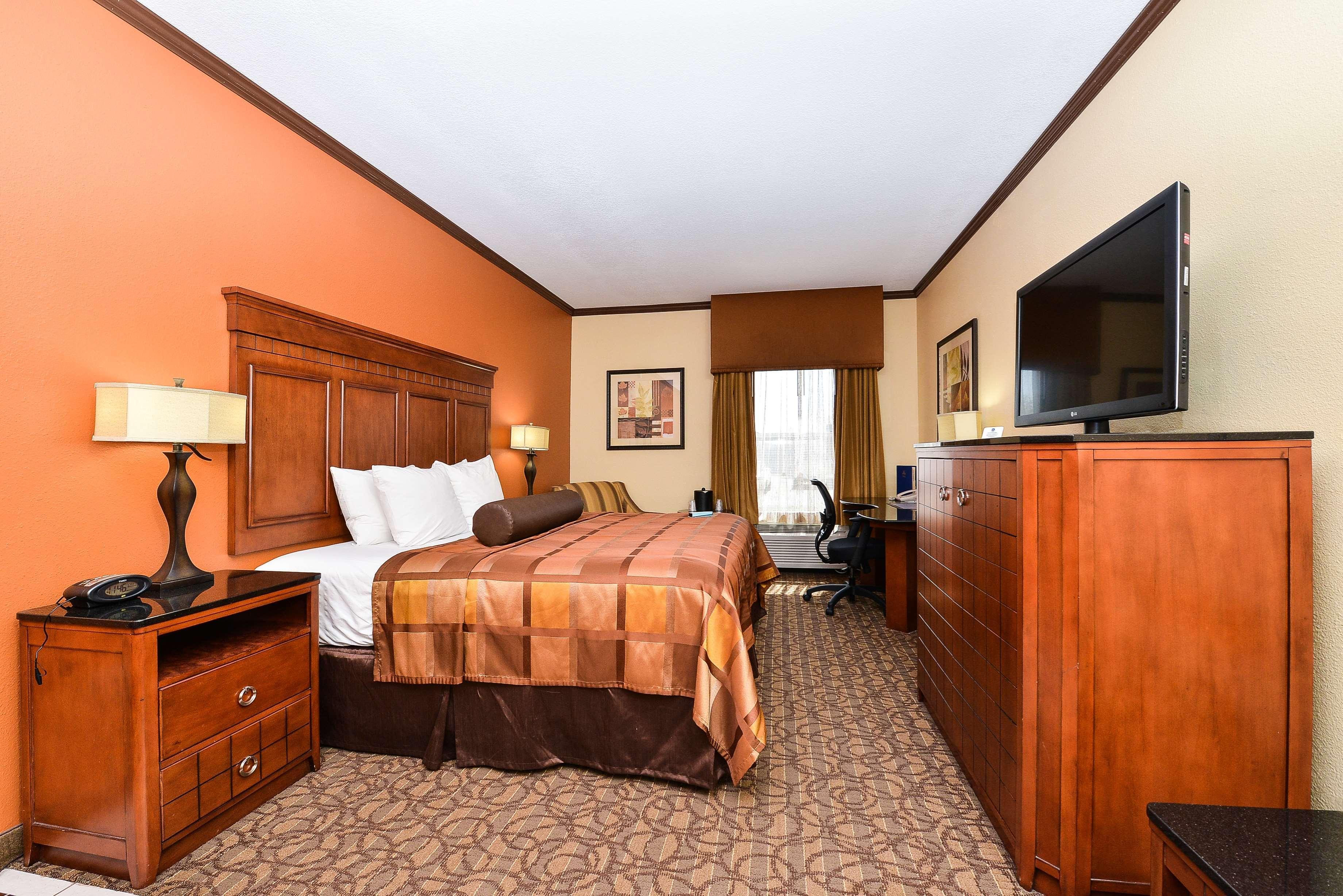 Best Western Plus Midwest Inn & Suites Salina Esterno foto