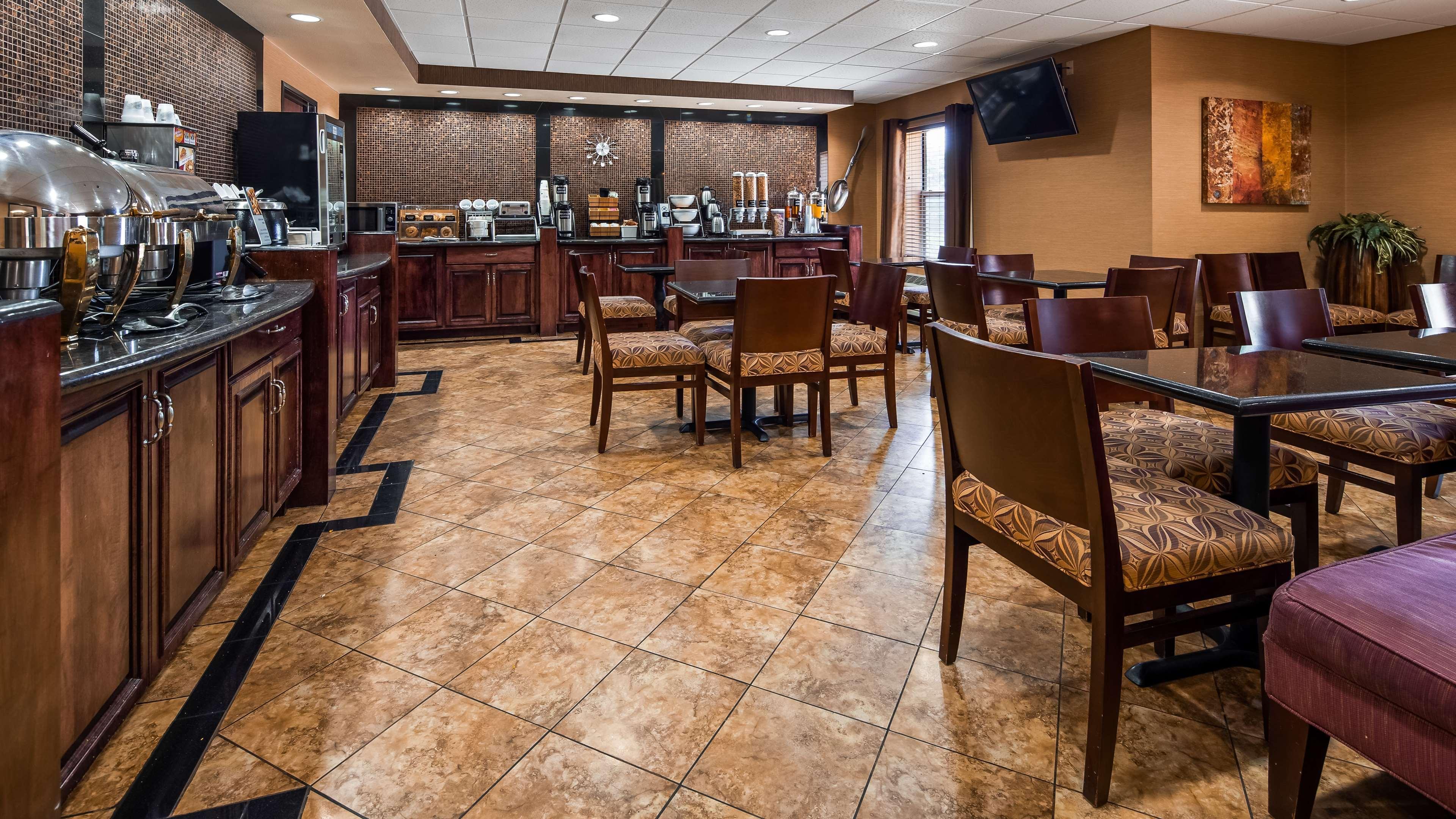 Best Western Plus Midwest Inn & Suites Salina Esterno foto
