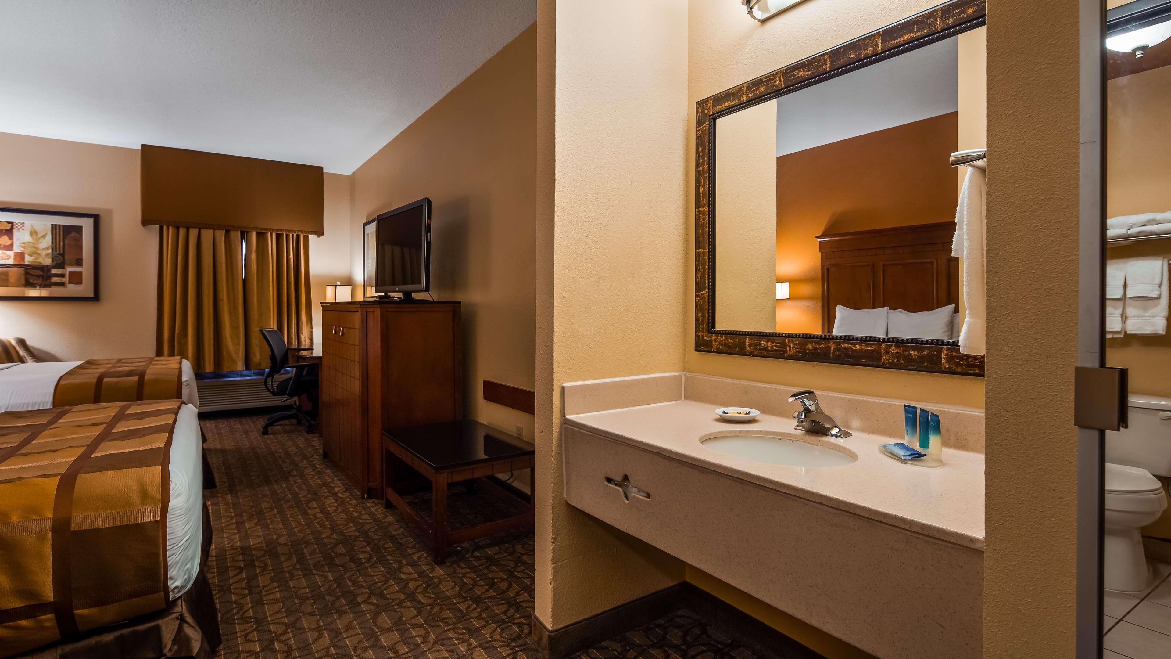 Best Western Plus Midwest Inn & Suites Salina Esterno foto
