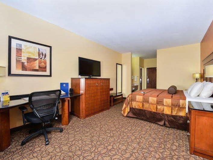 Best Western Plus Midwest Inn & Suites Salina Esterno foto